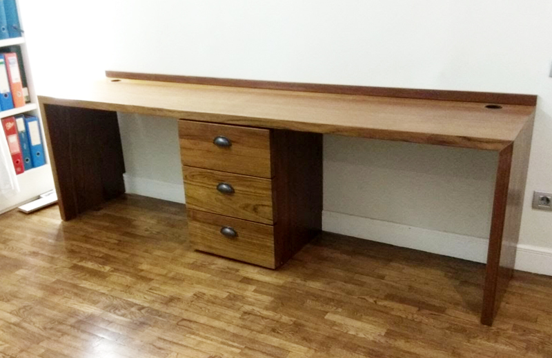 escritorio a medida de madera