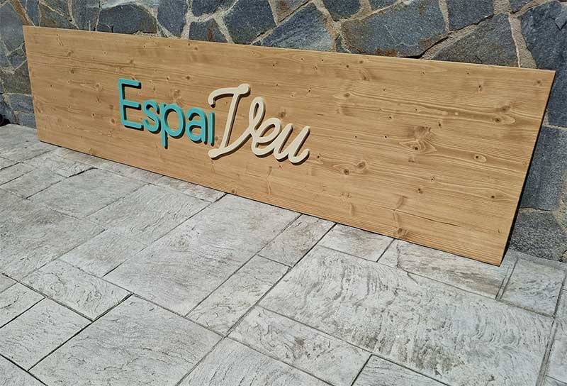 rótulo letras en relieve