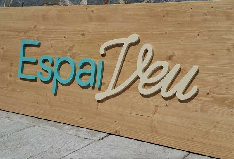 rótulo madera local