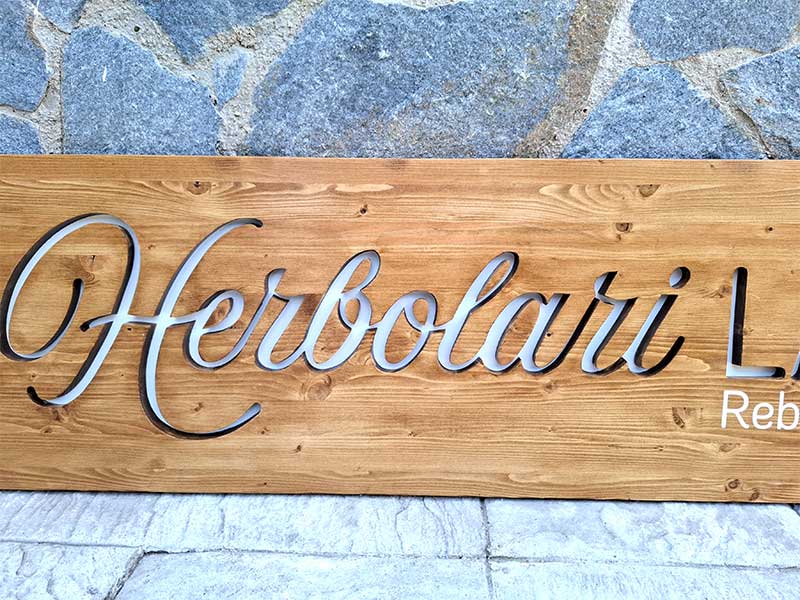 rótulo madera para negocio