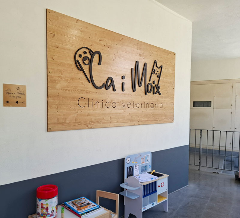 rótulo madera veterinaria