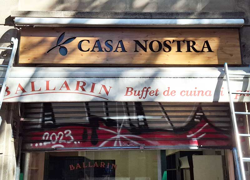 cartell fusta establiment