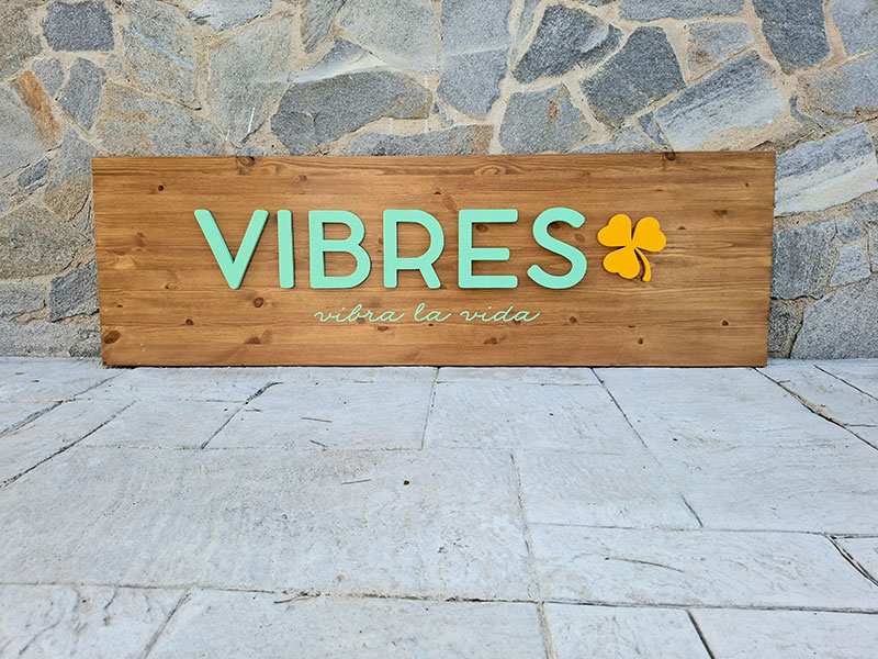 rótulo madera personalizado